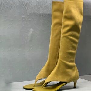 Elegant Mustard Yellow Women's Knee-High Boots size 9